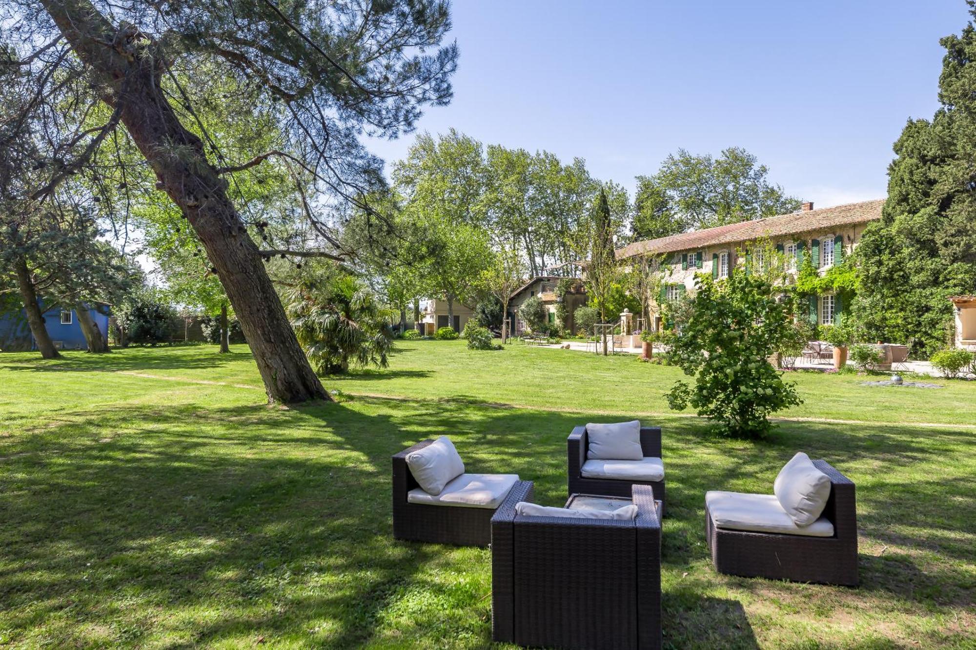 Domaine De Rhodes B&B Авиньон Екстериор снимка
